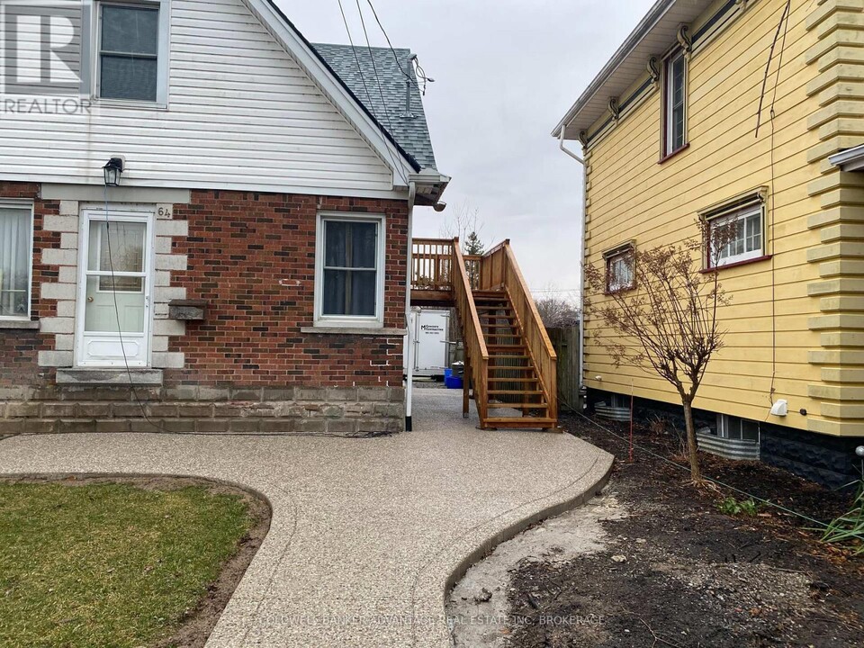 64 Wilton Ave in Welland, ON - Building Photo