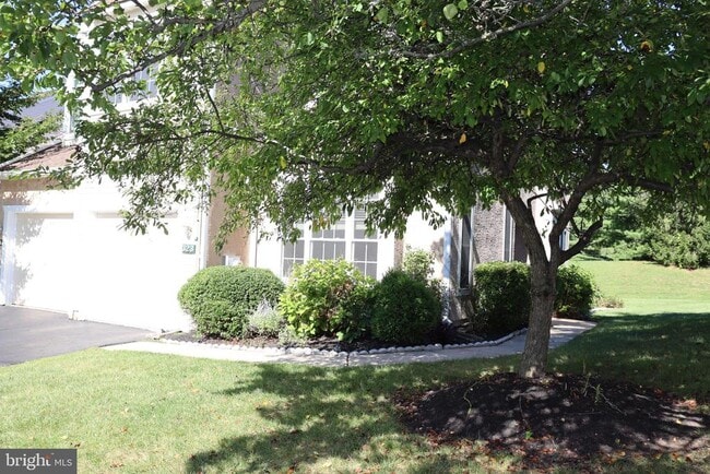 323 Country Club Dr in Lansdale, PA - Building Photo - Building Photo