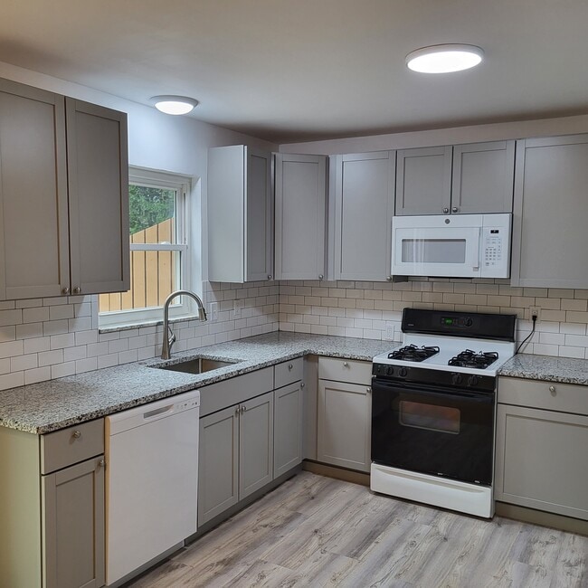 549 Cumberland Rd in Pittsburgh, PA - Foto de edificio - Building Photo