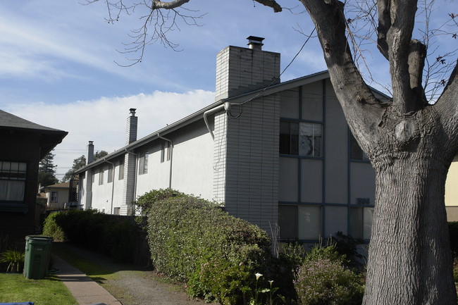 1504 Alameda Ave in Alameda, CA - Foto de edificio - Building Photo