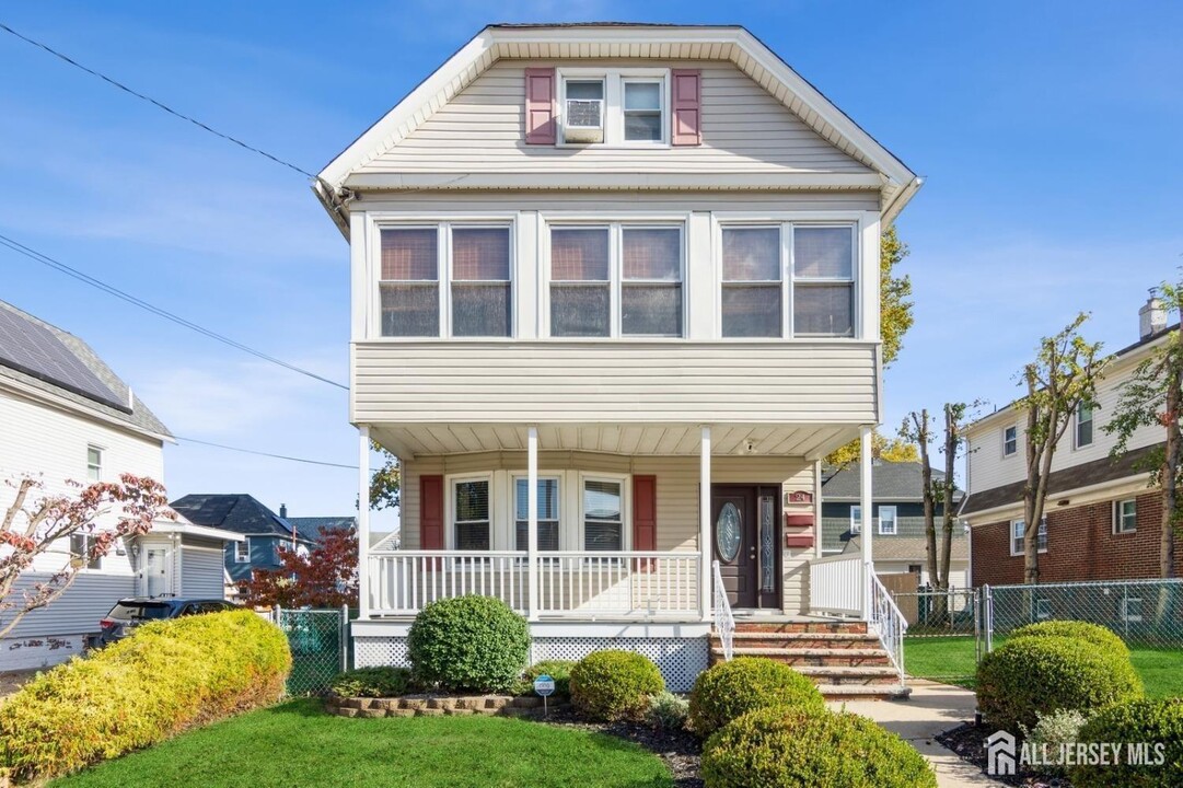 24 Hayward Ave in Carteret, NJ - Building Photo