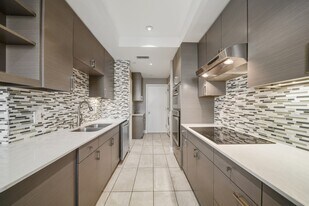 5100 San Felipe St in Houston, TX - Building Photo