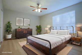 2707 S Millbend Dr in The Woodlands, TX - Foto de edificio - Building Photo