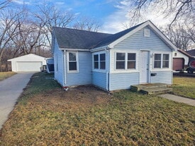 114 N 5th St in Adel, IA - Building Photo