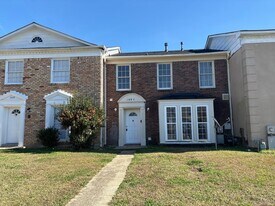 2061 Rexford Rd in Montgomery, AL - Building Photo