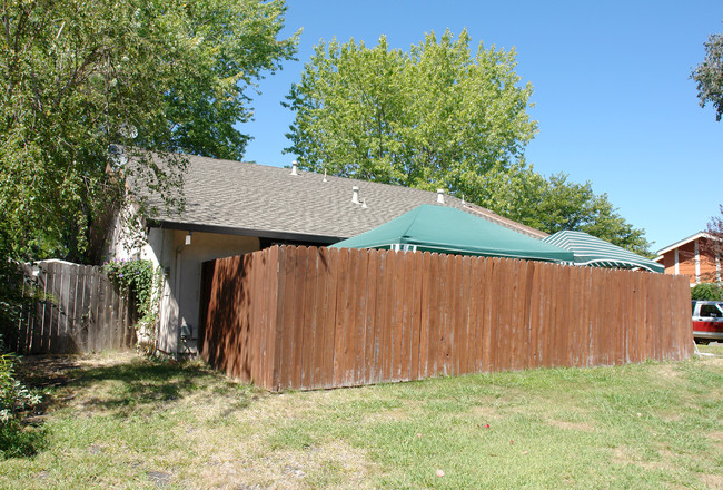 1342 Southwest Blvd in Rohnert Park, CA - Foto de edificio - Building Photo