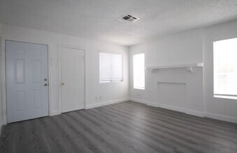 921 Snug Harbor St in Las Vegas, NV - Building Photo - Building Photo