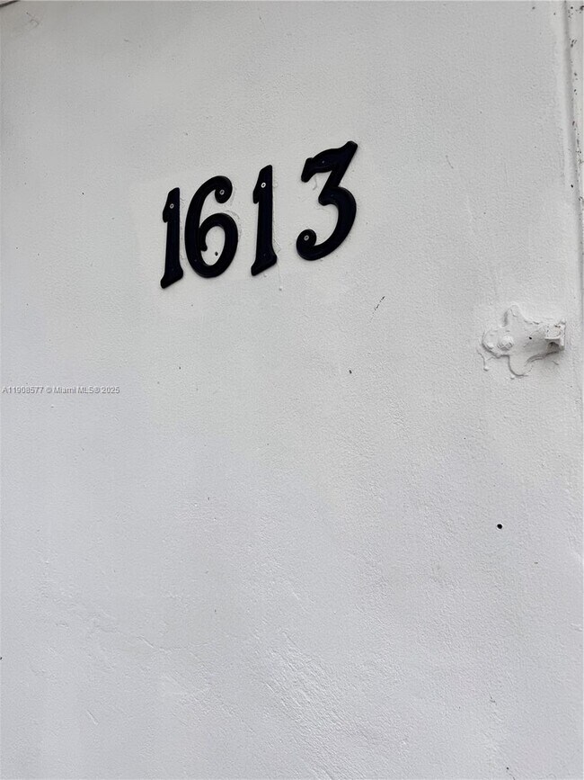 1613 NW 45th St in Miami, FL - Building Photo - Building Photo