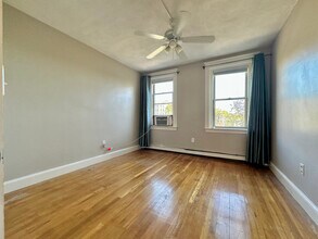 1669 Commonwealth Ave, Unit 18 in Boston, MA - Foto de edificio - Building Photo