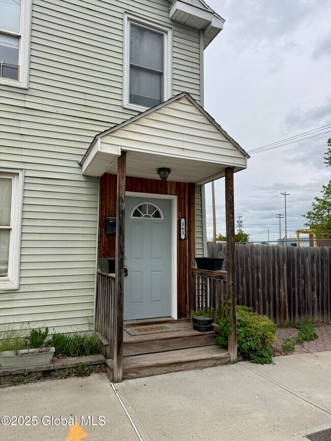 363 1st St in Troy, NY - Building Photo - Building Photo