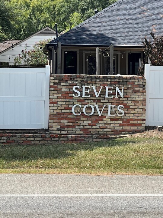 7041 Kingston Cove Ln in Willis, TX - Building Photo