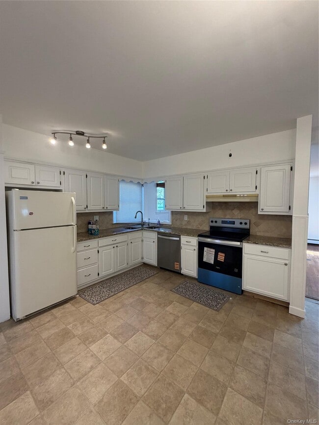 217 Greeley Ave in Sayville, NY - Building Photo - Building Photo