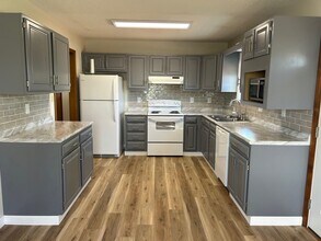 304 Old Stage Rd in Gray, TN - Building Photo - Building Photo