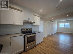 540 King St E in Hamilton, ON - Building Photo - Building Photo