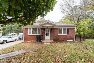 434 3rd St SW in Hickory, NC - Building Photo