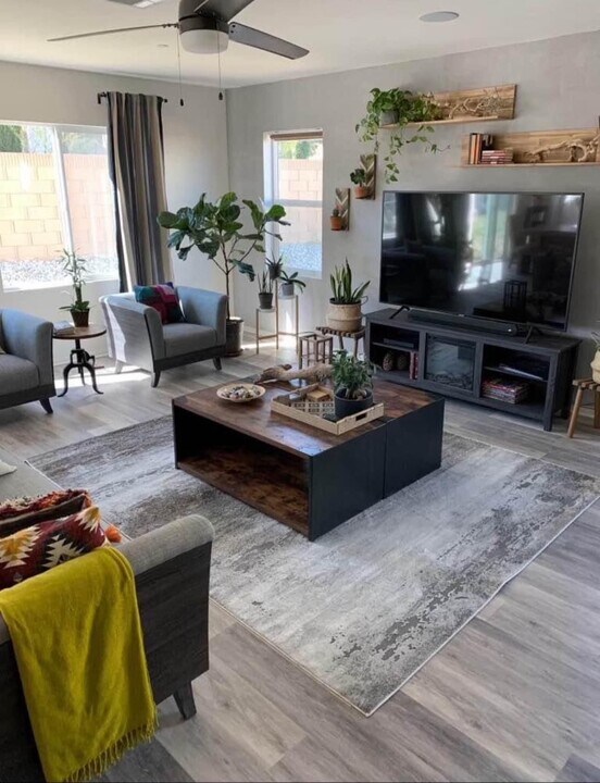 44127 Chaparral Dr in Lancaster, CA - Building Photo