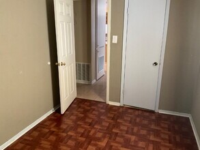 9626 Bratton Dr in San Antonio, TX - Foto de edificio - Building Photo