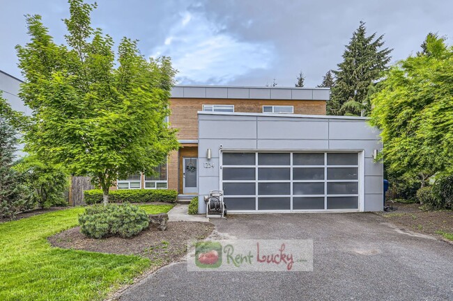 1234 NE 117th St in Seattle, WA - Building Photo - Building Photo