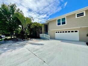 2384 Creek Ct in Clearwater, FL - Building Photo - Building Photo