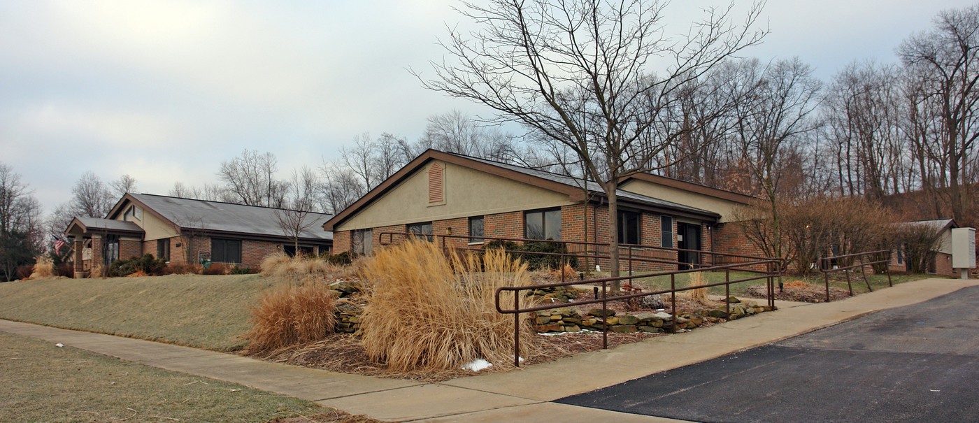 1950 Mctaggart Dr in Akron, OH - Building Photo