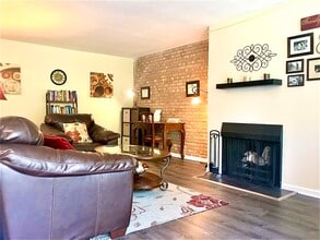 6020 Oakwood Dr in Lisle, IL - Building Photo - Building Photo