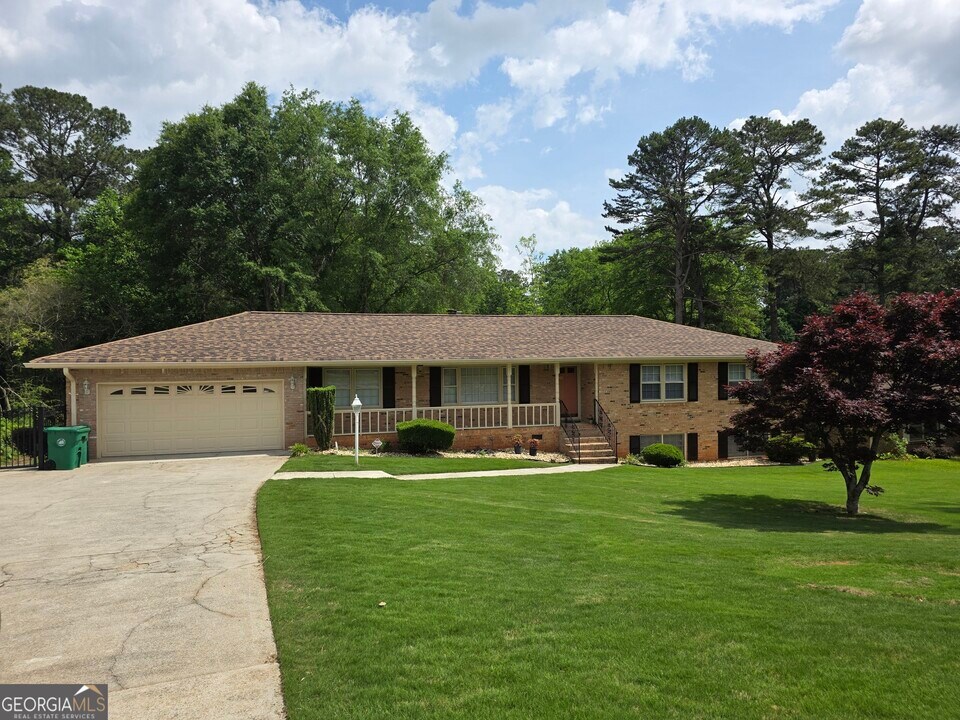 3988 Rainbow Dr in Decatur, GA - Building Photo