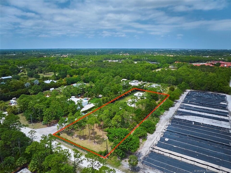 1585 SE Darling St in Stuart, FL - Foto de edificio