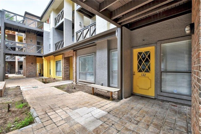 property at 806 W 24th St