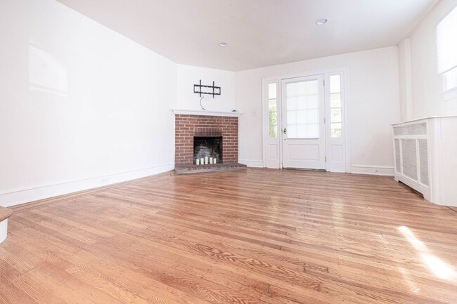 358 E Spring Ave in Ardmore, PA - Building Photo - Building Photo