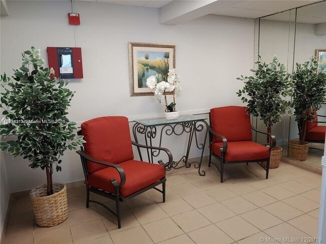 6424 Collins Ave in Miami Beach, FL - Building Photo - Building Photo