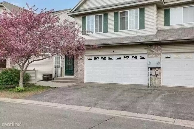 14210 Xenon St NW, Unit 4 in Ramsey, MN - Foto de edificio - Building Photo