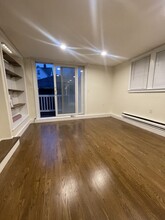 842 South St, Unit #1B in Boston, MA - Foto de edificio - Building Photo