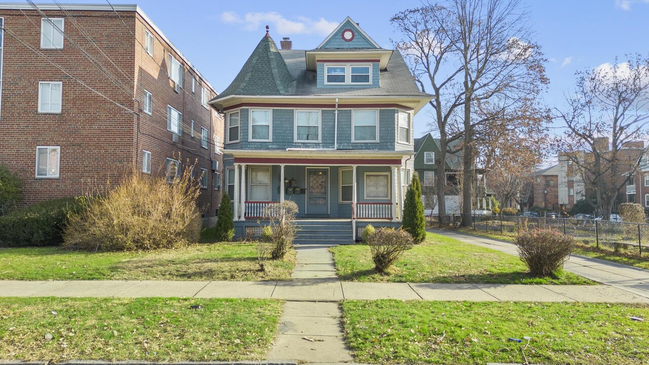 34 Evergreen Ave in Hartford, CT - Building Photo