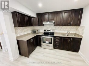1209 Prestonwood Crescent in Mississauga, ON - Building Photo - Building Photo