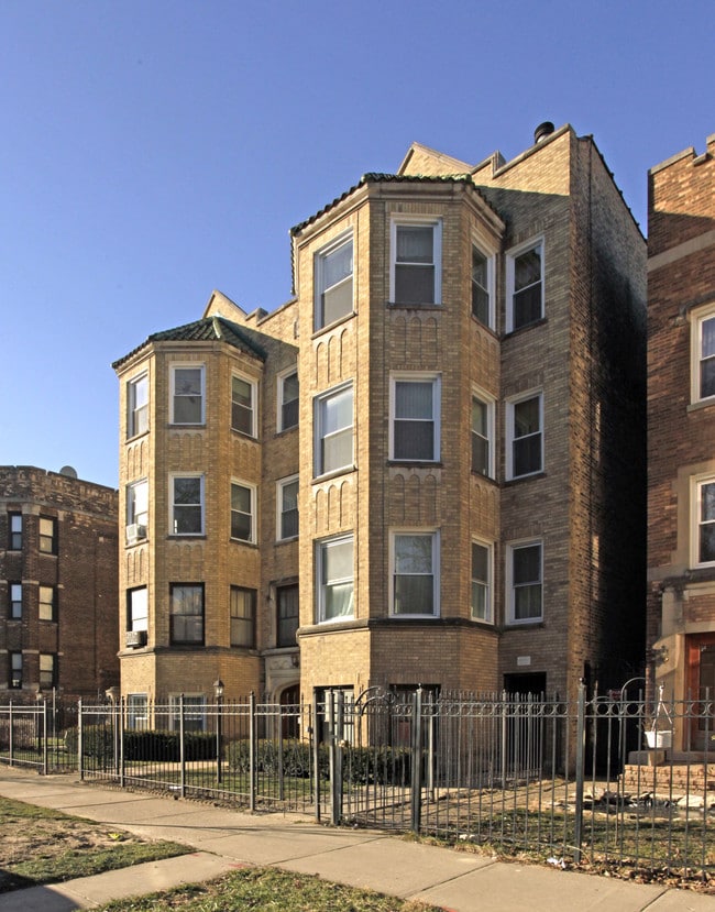 6420-6422 N Claremont Ave in Chicago, IL - Building Photo - Building Photo