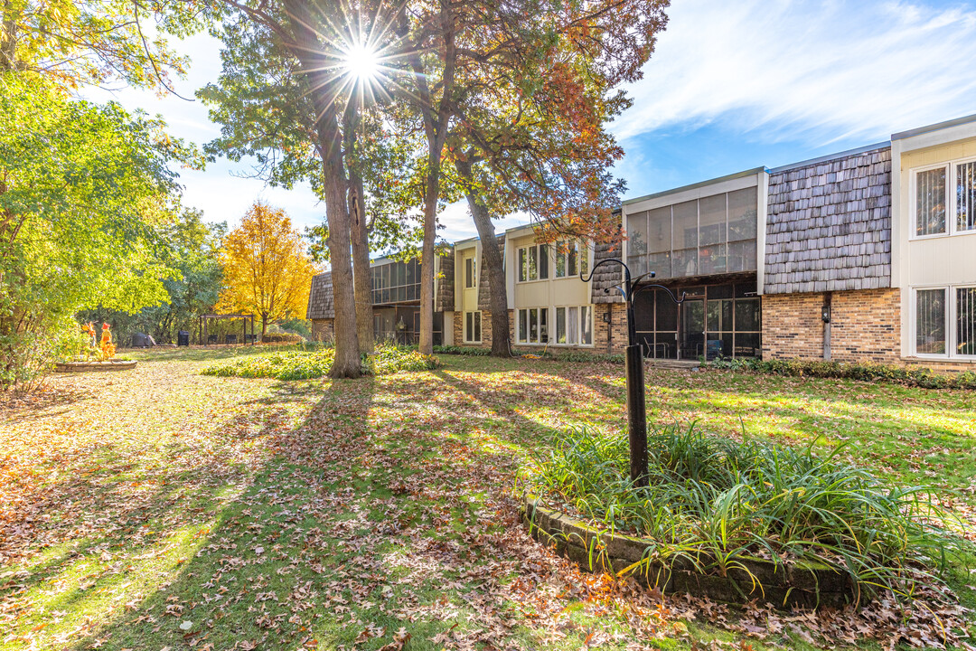 Westchester in Edina, MN - Foto de edificio