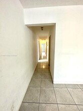 7640 SW 10th St-Unit -b in North Lauderdale, FL - Building Photo - Building Photo