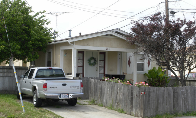 203 Medford Ave in Hayward, CA - Building Photo - Building Photo