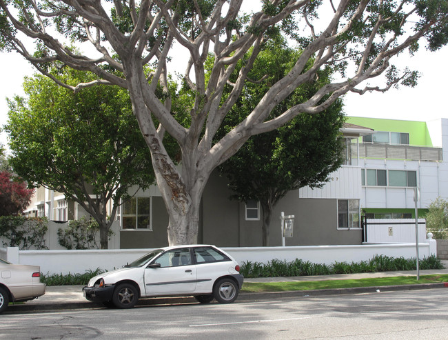 2427 Centinela Ave in Santa Monica, CA - Building Photo - Building Photo