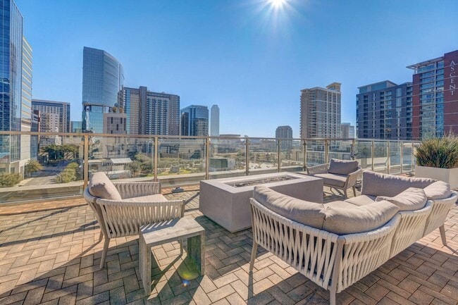 Moda Apartments in Dallas, TX - Foto de edificio - Building Photo