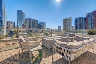 Moda Apartments in Dallas, TX - Building Photo - Building Photo