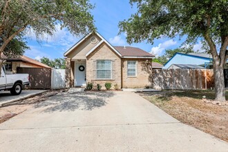 9707 Center Rd in Laredo, TX - Building Photo - Building Photo