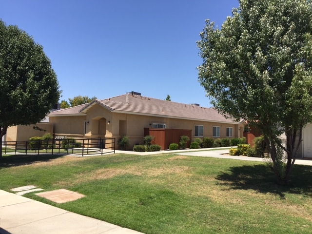 West Day Ranch in Bakersfield, CA - Foto de edificio