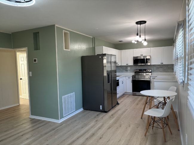 7661 18th Way N in St. Petersburg, FL - Building Photo - Building Photo