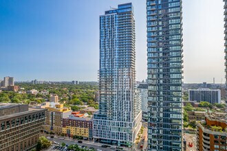 Dundas Square Gardens in Toronto, ON - Building Photo - Building Photo