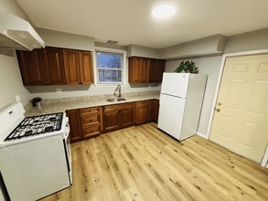 2315 E End Ave, Unit 2 in Chicago Heights, IL - Foto de edificio - Building Photo