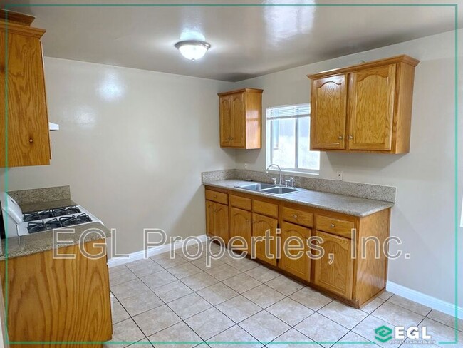 126 Jullien St in Los Angeles, CA - Building Photo - Building Photo