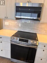 1032 Burnhamthorpe Rd E in Mississauga, ON - Building Photo - Building Photo