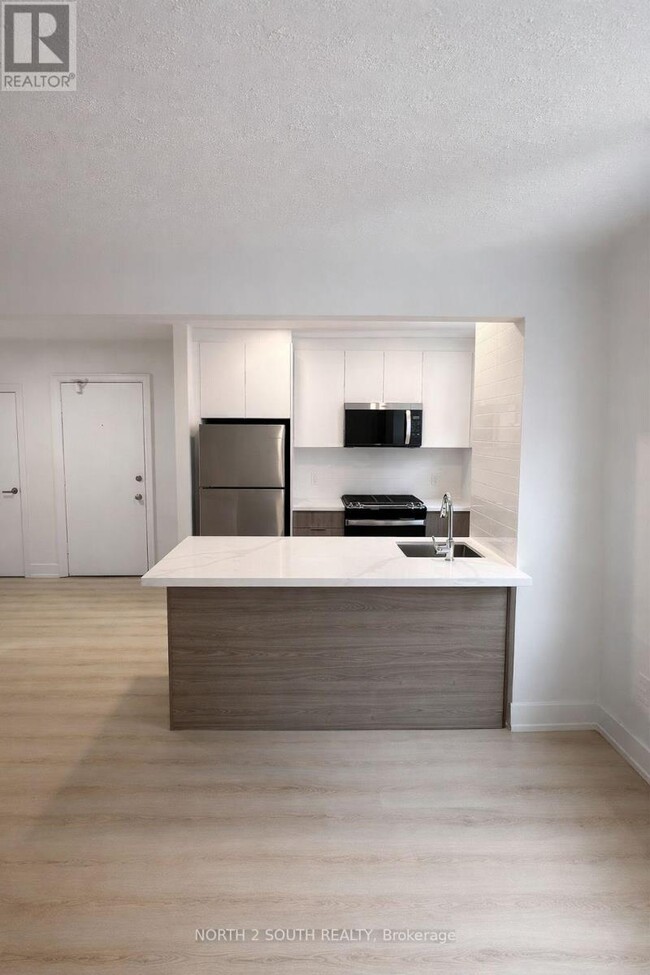 1024 King St E in Hamilton, ON - Building Photo - Building Photo