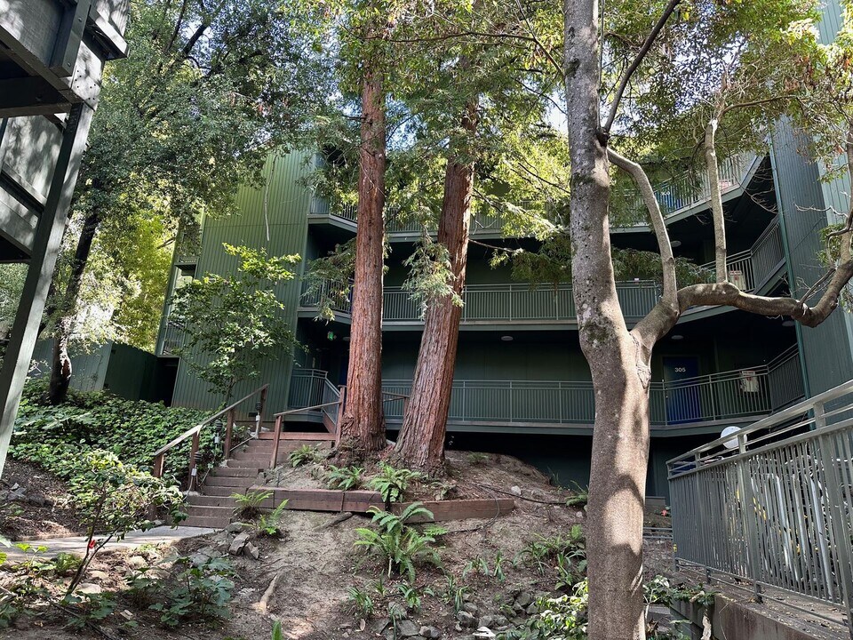 2700 Le Conte Ave in Berkeley, CA - Building Photo